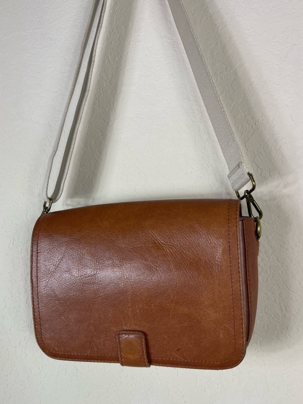 Madewell The Transport Flap Shoulder in Bag English Saddle - Picture 5 of 11